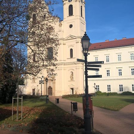 Pongracz Apartman Zirc Exteriör bild