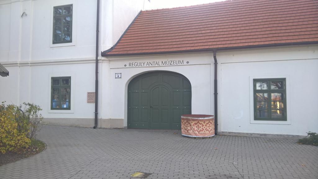 Pongracz Apartman Zirc Exteriör bild