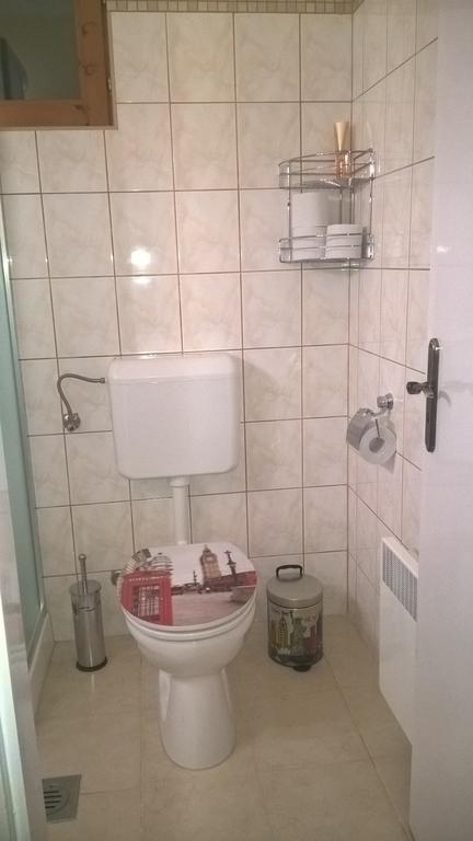 Pongracz Apartman Zirc Exteriör bild